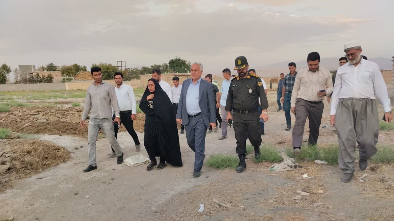 بازدید سرزده فرماندار خوی از مناطق حاشیه ای اکبرآباد و عزت آباد