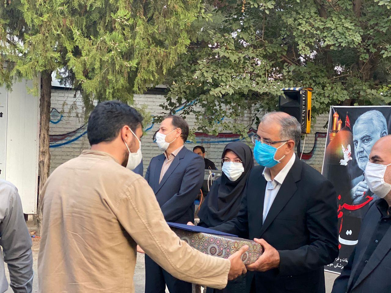 تجلیل فرماندار شهرستان خوی از ایثارگران و جانبازان دوران دفاع مقدس و مدافعان خط مقدم سلامت