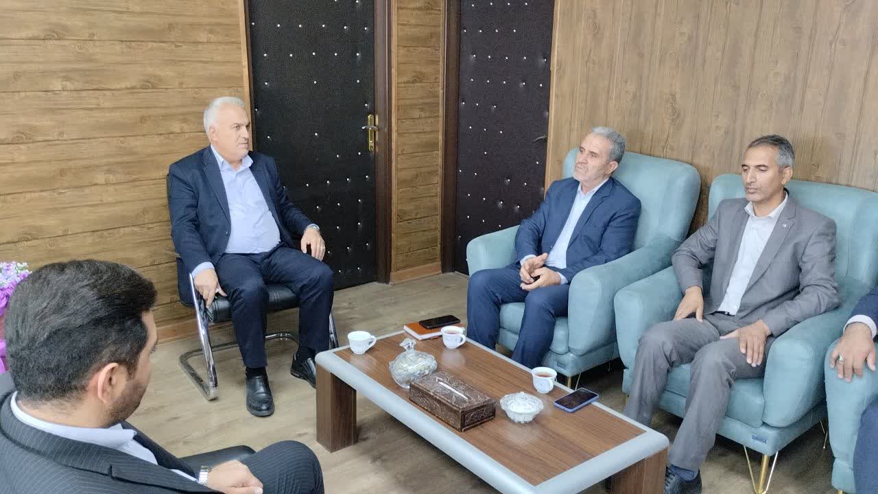 دیدار رئیس و اعضای هیئت نظارت بر انتخابات شورای اسلامی شهر و روستاهای خوی با فرماندار خوی