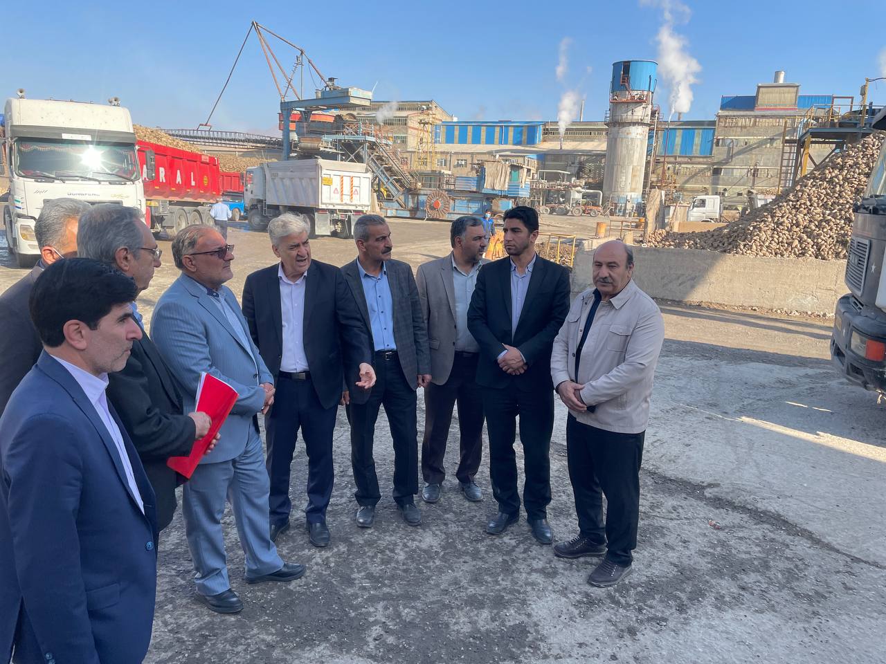 بازدید فرماندار ویژه شهرستان خوی از کارخانه قند خوی