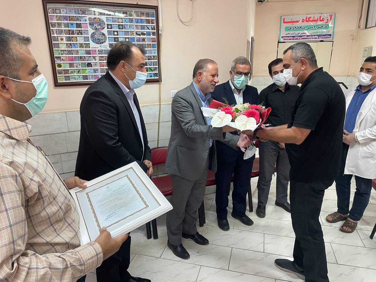 تجلیل فرماندار از تنی چند از پزشکان خویی