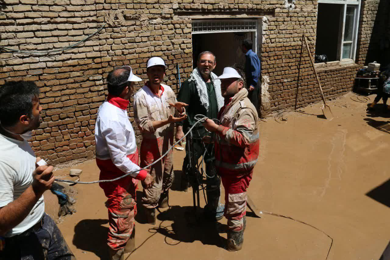 بازدید فرماندار شهرستان خوی از روستای سیل زده گوهران