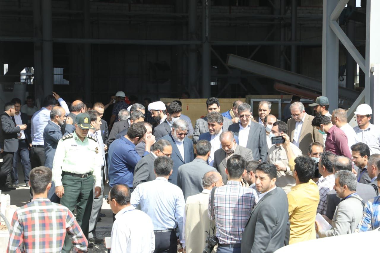 بازدید استاندار آذربایجانغربی از روند احداث کارخانه تولید سیلیکون