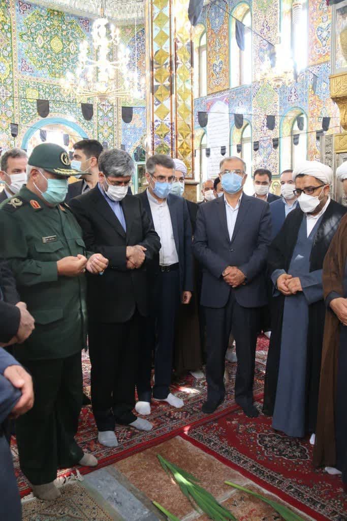 ادای احترام مدیرکل دادگستری استان آذربایجان غربی و فرماندار ویژه شهرستان خوی به مقام شامخ شهیدان