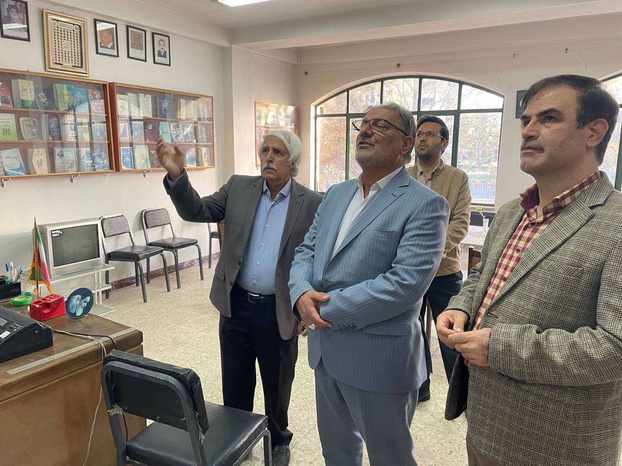 دیدار فرماندار با جمعی از هنرمندان خویی