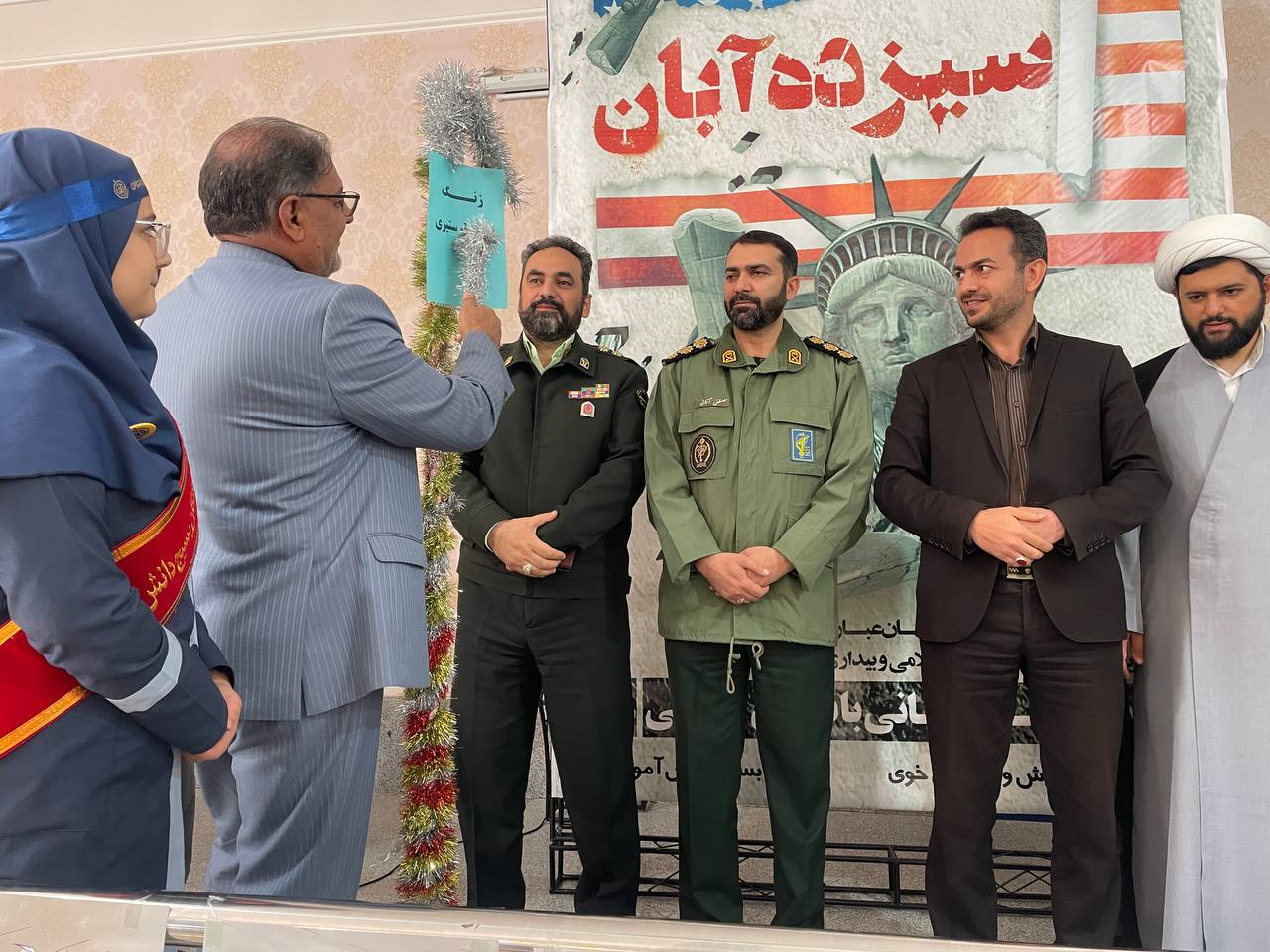 زنگ ملی استکبارستیزی در مدارس خوی نواخته شد