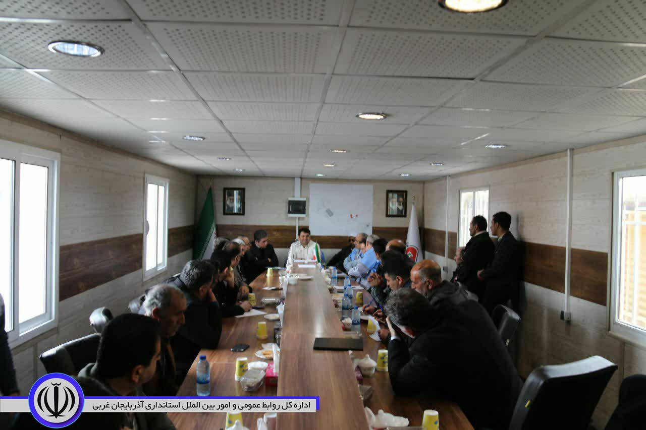 برگزاری جلسات مستمر ستاد هماهنگی و فرماندهی عملیات پاسخ به بحران شهرستان خوی در بخش قطور