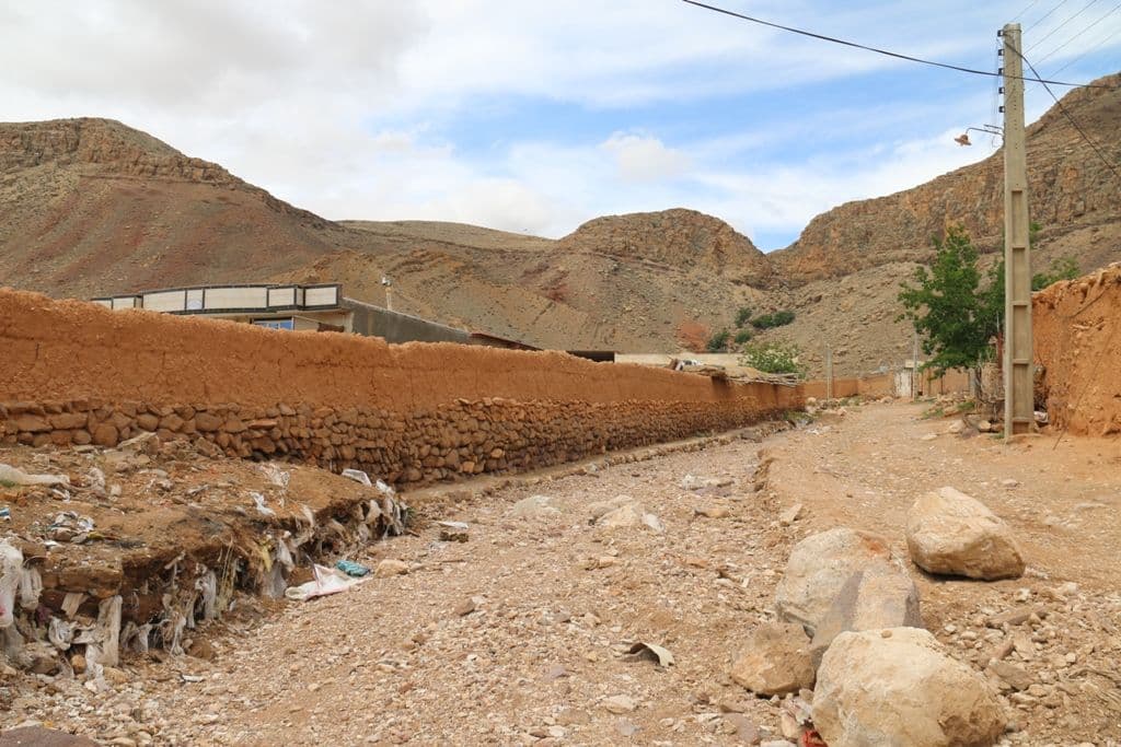 بازدید فرماندار ویژه شهرستان خوی از زمین های کشاورزی روستاهای سیل زده بخش ایواوغلی
