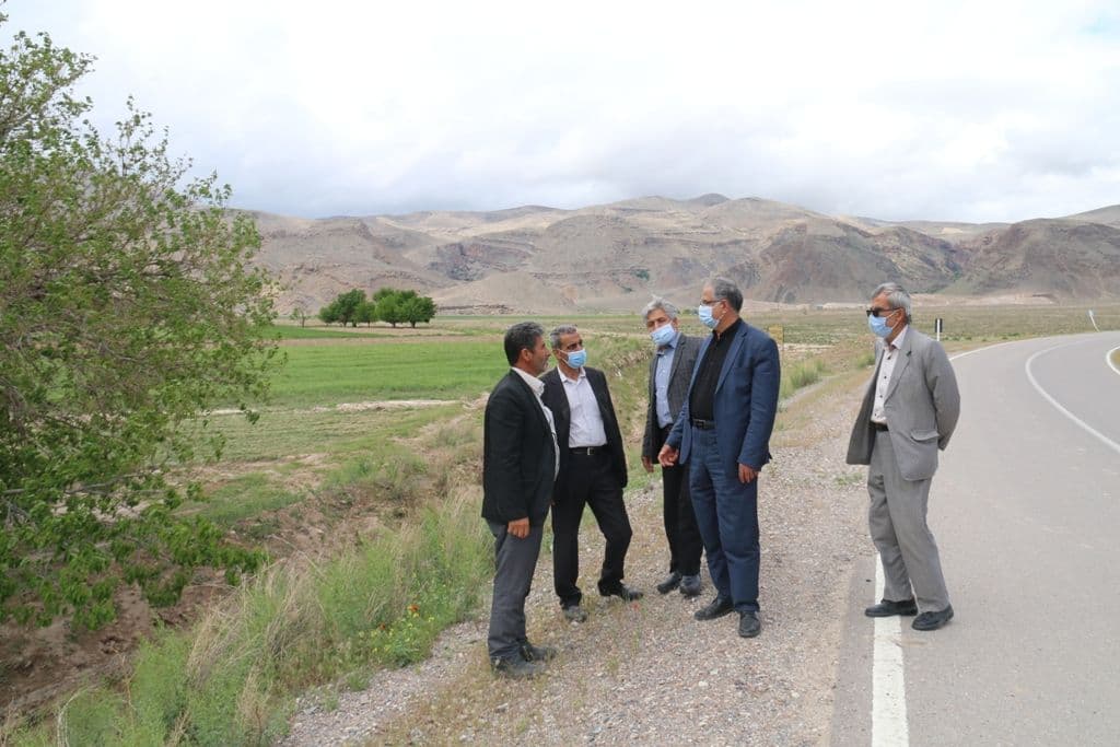 بازدید فرماندار ویژه شهرستان خوی از زمین های کشاورزی روستاهای سیل زده بخش ایواوغلی
