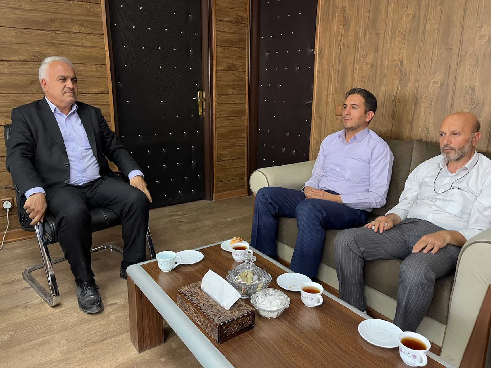 دیدار کارکنان مرکز فنی و حرفهای خوی با سرپرست فرماندار