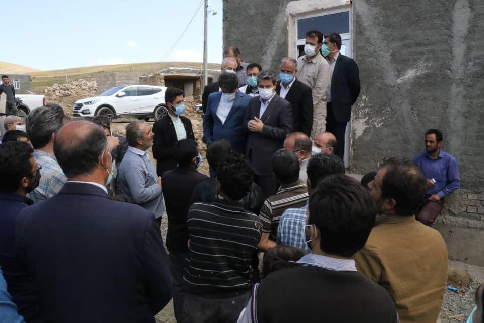 بازدید استاندار آذربایجان غربی، فرماندار ویژه شهرستان خوی و نماینده مردم در مجلس از روستاها و مناطق بازسازی شده در زلزله قطور