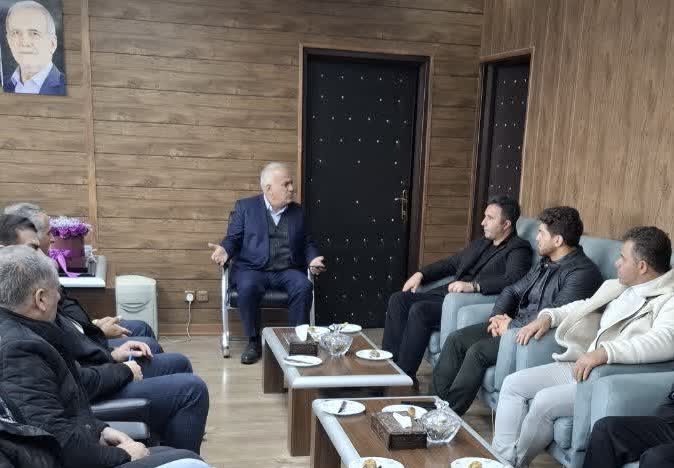 دیدار قهرمان جهانی پرورش اندام و جمعی از مسئولان و ورزشکاران با فرماندار خوی