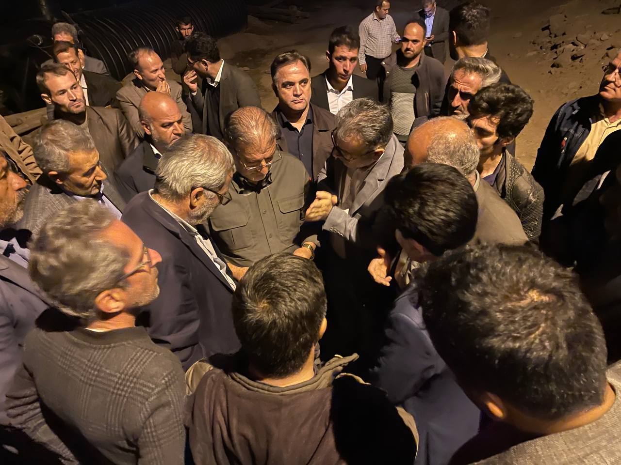بازدید شبانه فرماندار ویژه خوی از روستای ولدیان