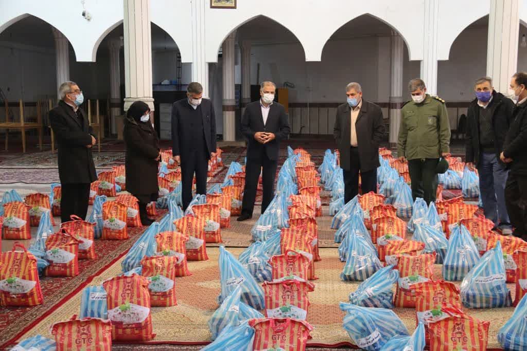 معاون استاندار و فرماندار ویژه شهرستان خوی از توزیع 300 بسته معیشتی و کمک های نقدی در قالب اجرای طرح شهید حاج قاسم سلیمانی خبر داد