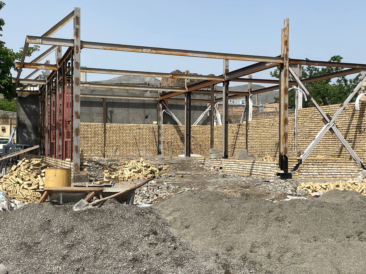مدیریت انقلابی و بازسازی جهادی مناطق زلزله زده روستای وار