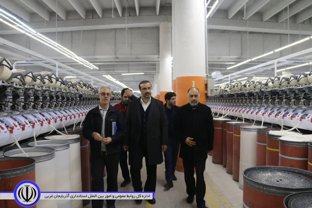 بازدید فرماندار شهرستان خوی و معاون هماهنگی امور اقتصادی استاندار آذربایجان غربی از کارخانجات نساجی