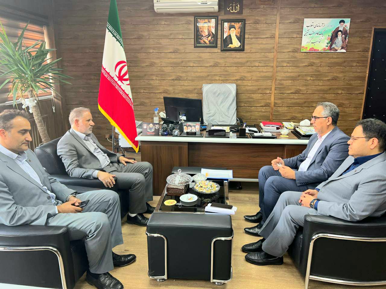 دیدار سرپرست مدیریت شعب پست بانک استان با فرماندار خوی