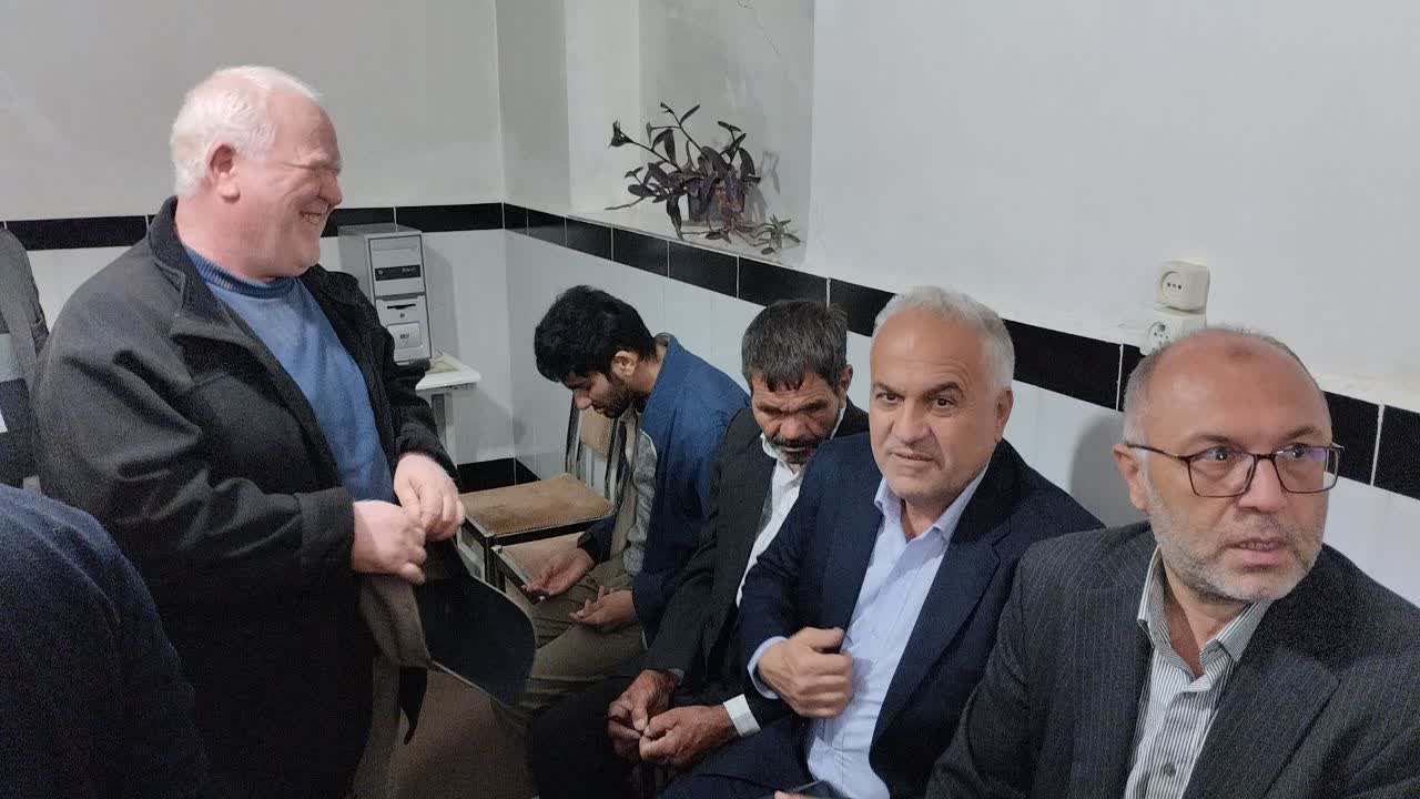 دیدار فرماندار ویژه خوی با نابینایان به مناسبت روز جهانی عصای سفید