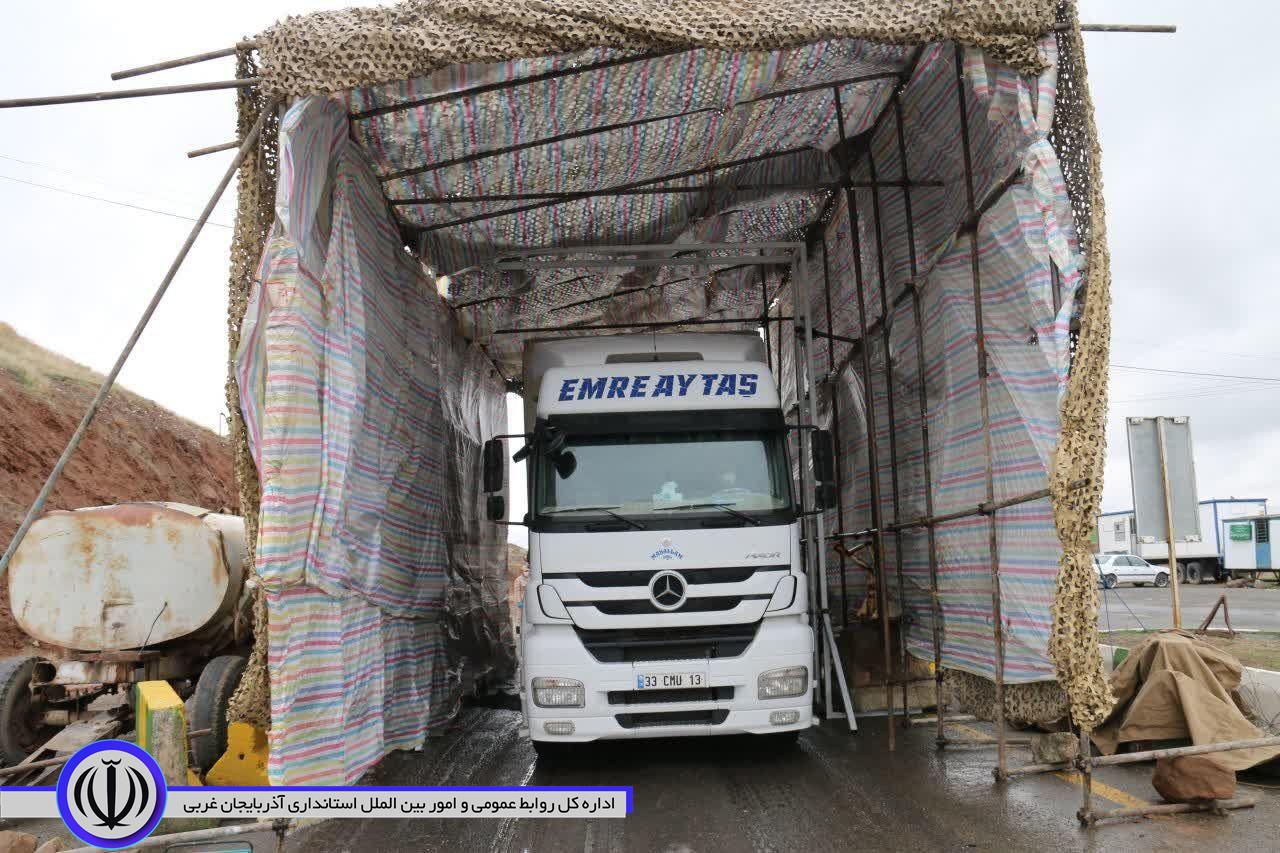 بازدیدفرماندار شهرستان خوی از نحوه اجرای طرح فاصله گذاری اجتماعی در مبادی ورودی و خروجی این شهرستان