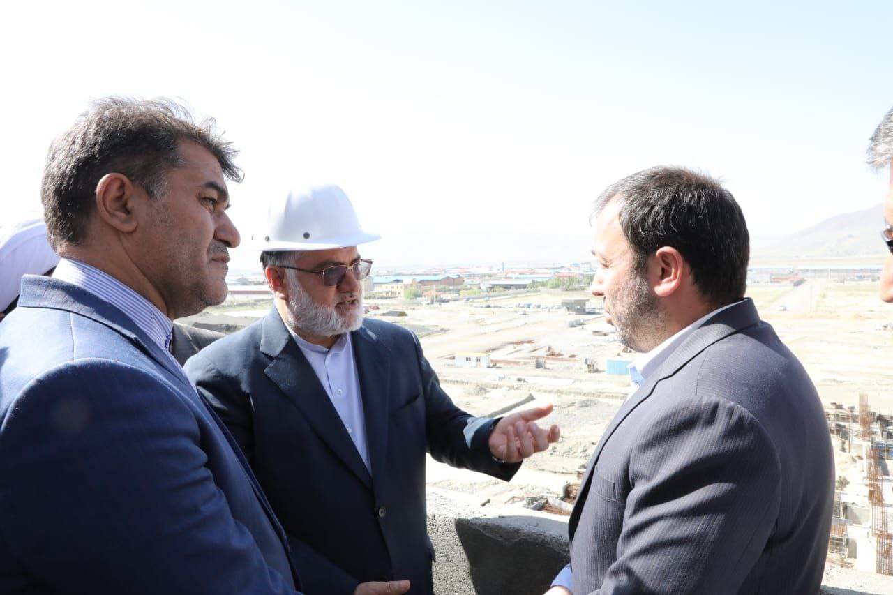 بازدید استاندار آذربایجانغربی از روند احداث کارخانه تولید سیلیکون