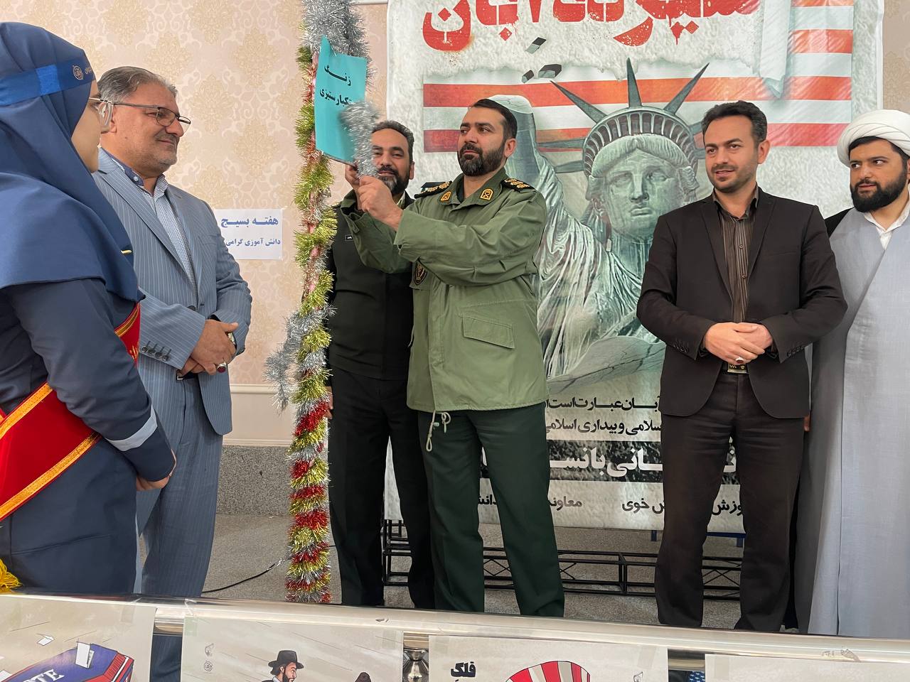 زنگ ملی استکبارستیزی در مدارس خوی نواخته شد