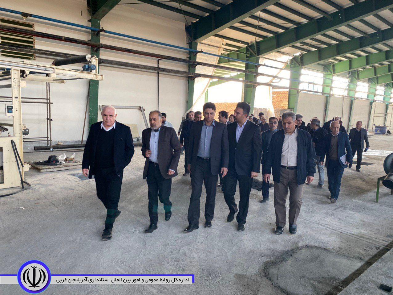 بازدید فرماندار شهرستان خوی از کارخانجات نساجی