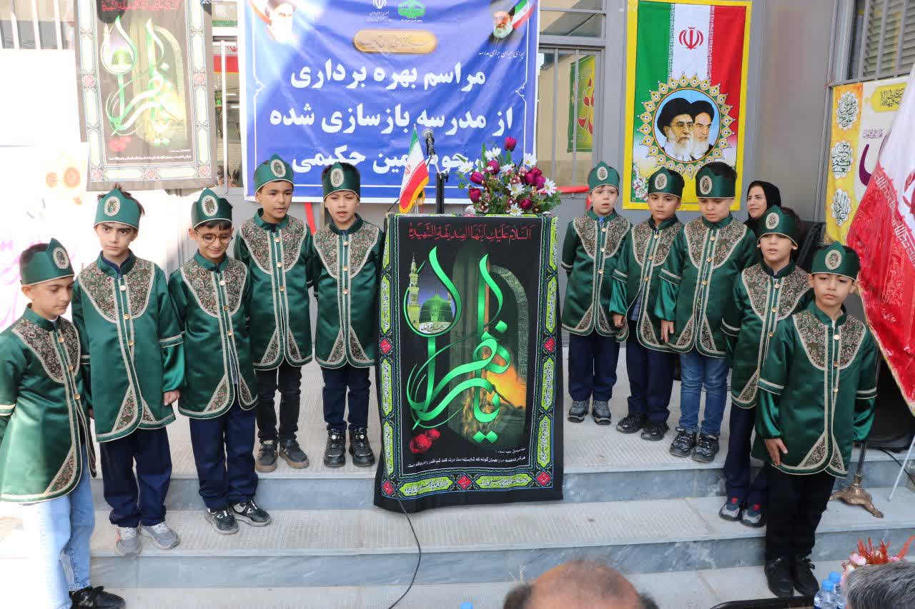 افتتاح یک باب چمن مصنوعی درون مدرسه ای در دبیرستان مرحوم حکیمی خوی