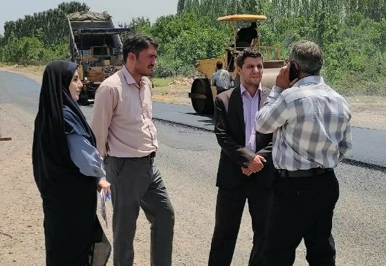 بازدید بخشدار فیرورق از اجرای طرح آسفالت جاده خوی پسک بدلان
