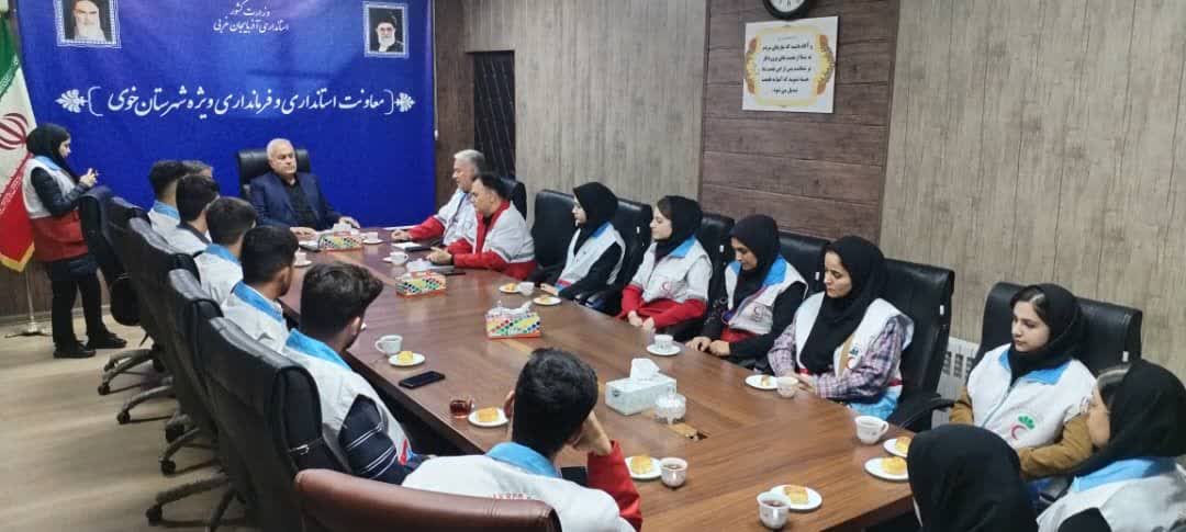 تجلیل از خدمات ارزشمند رئیس و اعضای هلالاحمر خوی