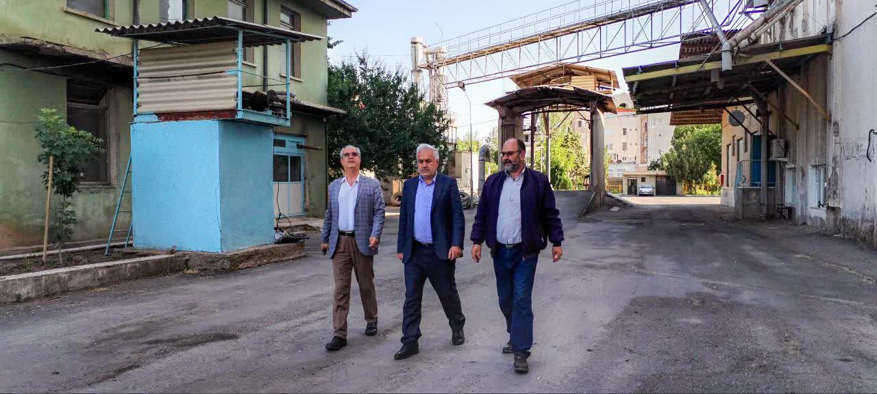 بازدید سرپرست فرمانداری از اداره غله و خدمات بازرگانی شهرستان خوی