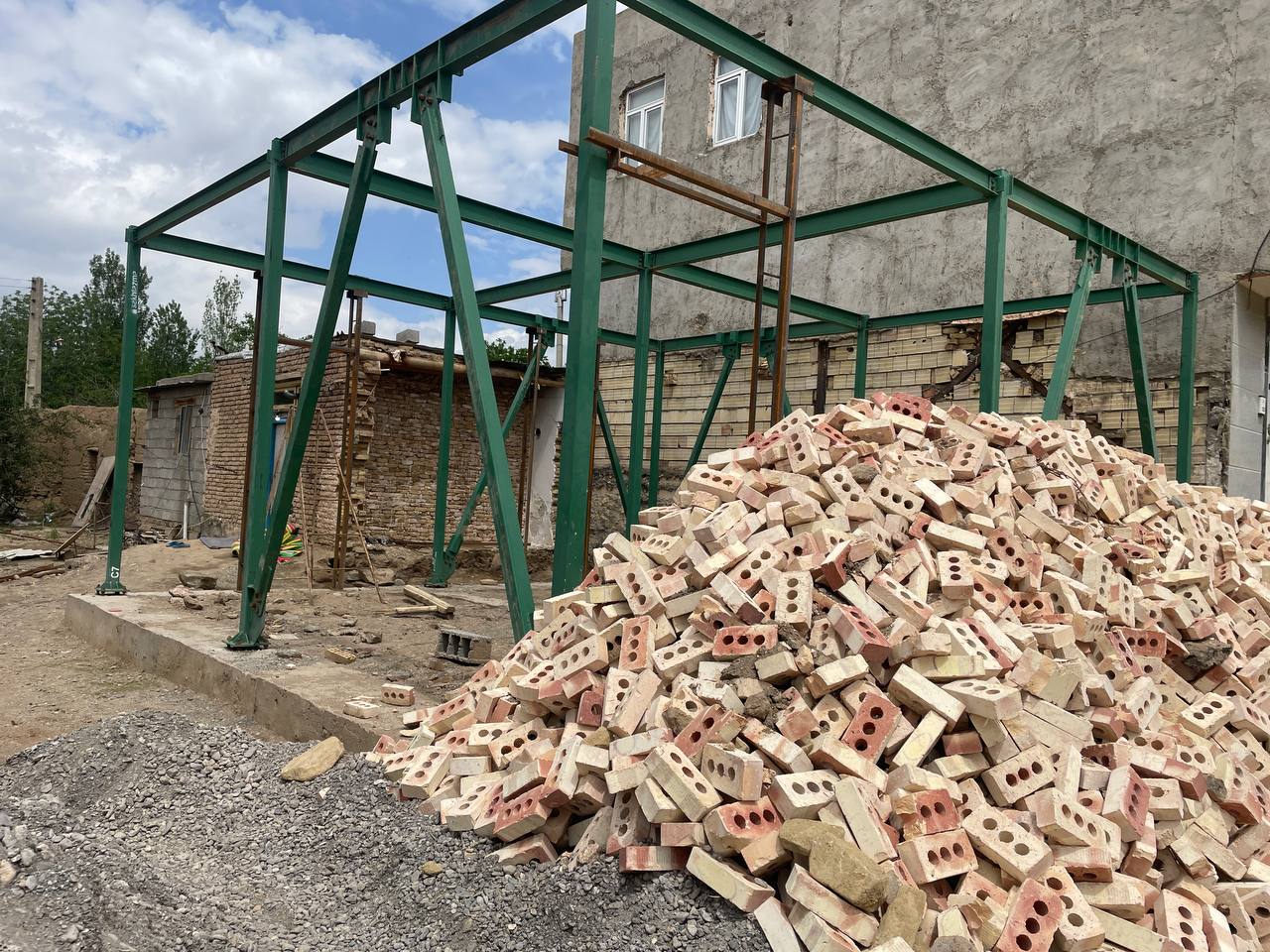 مدیریت انقلابی و بازسازی جهادی مناطق زلزله زده روستای قشلاق