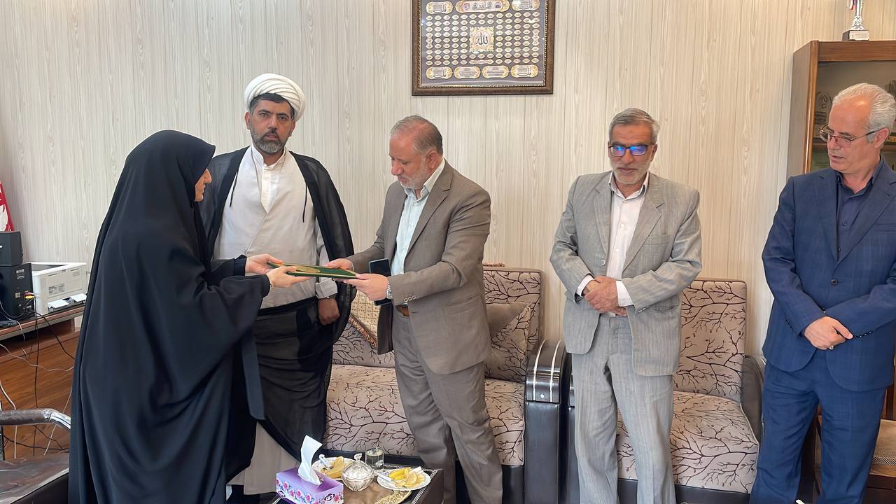 تجلیل فرماندار از مدیر آموزشکده فنی و حرفه ای خوی