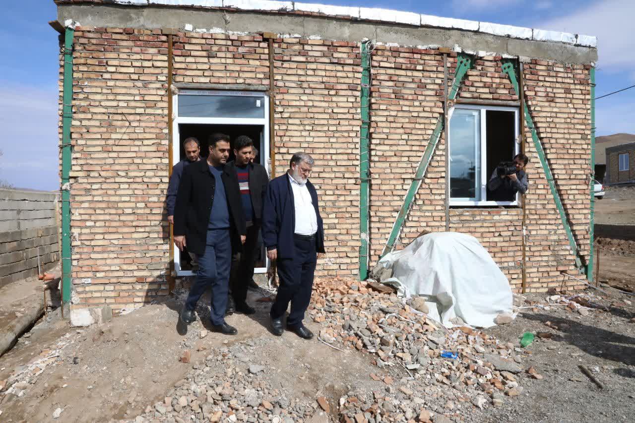 بازدید میدانی استاندار آذربایجانغربی از روند بازسازی مناطق زلزلهزده روستای چشمه
