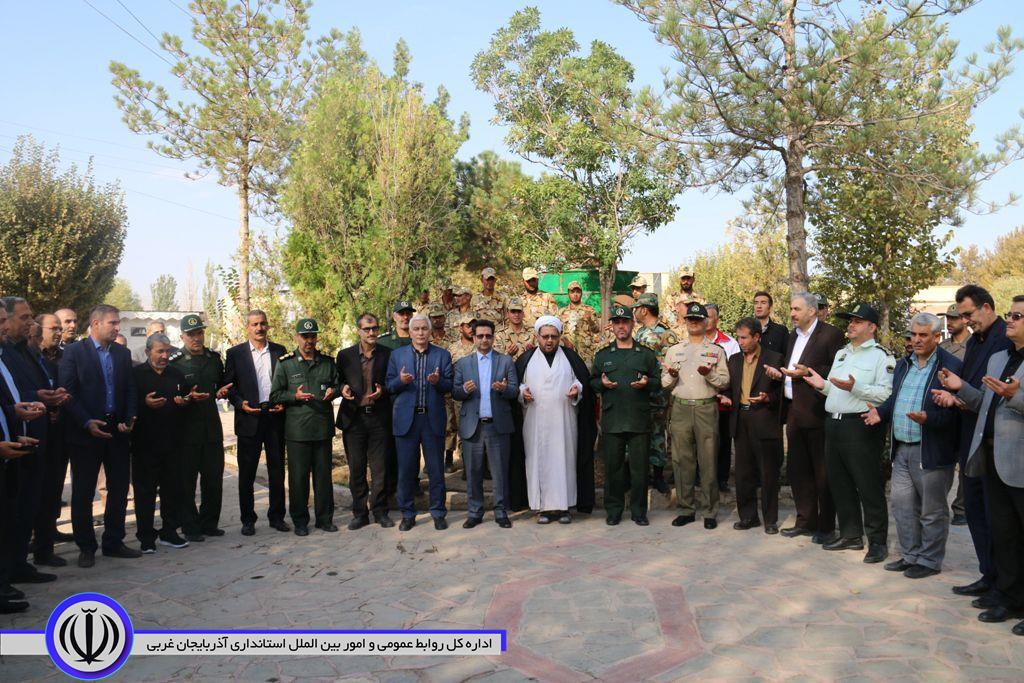 غبارروبی گلزار شهداء بمناسبت هفته دفاع مقدس در شهرستان خوی