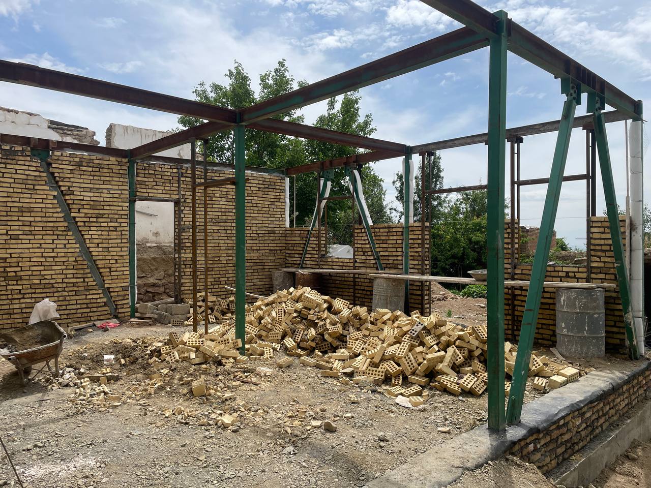 مدیریت انقلابی و بازسازی جهادی مناطق زلزله زده روستای قشلاق