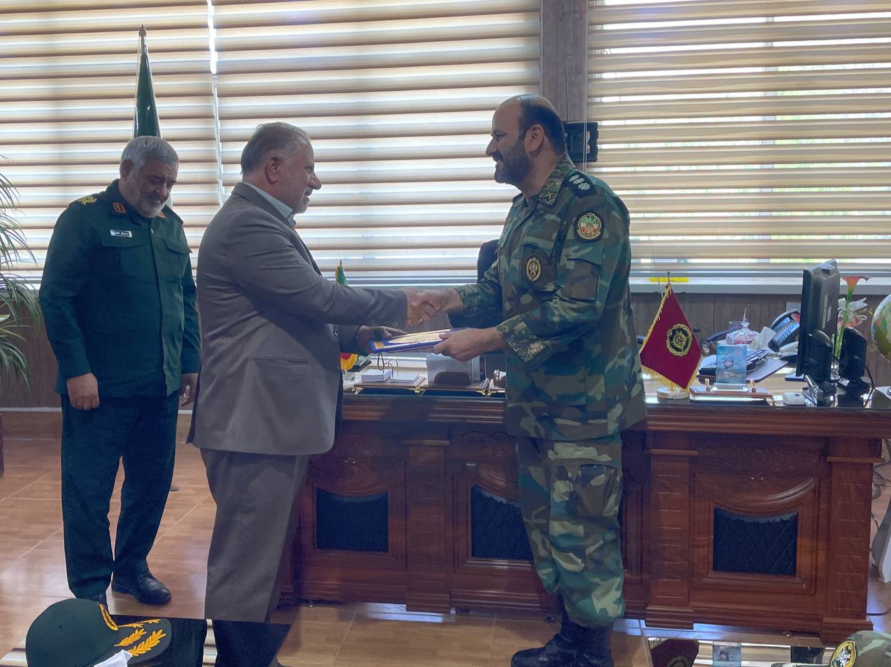 دیدار فرماندار خوی با سرپرست تیپ 264 متحرک هجومی شهید عبدی