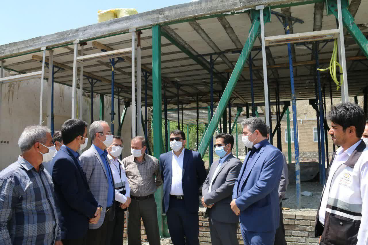 بازدید رحمانی معاون هماهنگی امور عمرانی استاندار و تیموری سرپرست فرمانداری شهرستان خوی از روند بازسازی زلزله زده بخش قطور