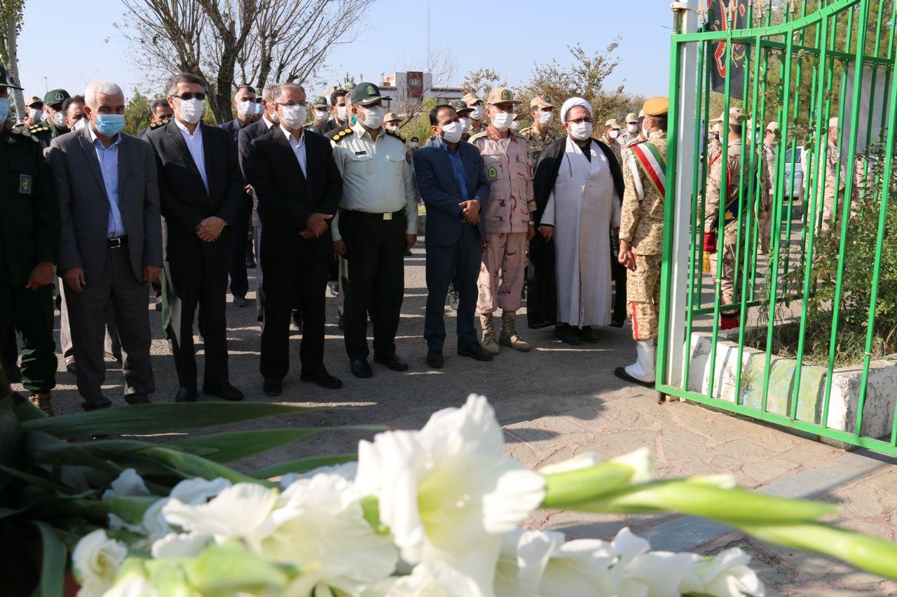 ادای احترام فرماندار شهرستان خوی به مقام شامخ شهداء