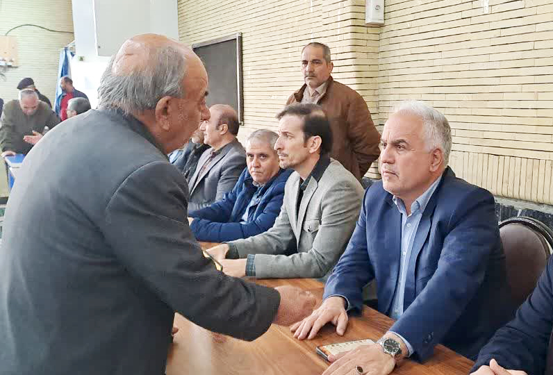 برگزاری میز خدمت ادارات خوی با حضور فرماندار ویژه شهرستان