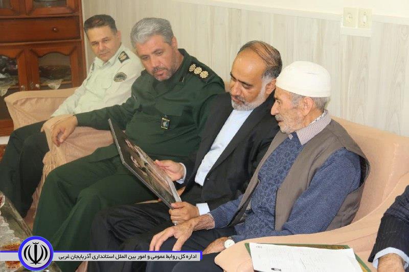 دیدار فرماندار شهرستان خوی با خانواده شهداء بمناسبت هفته دفاع مقدس