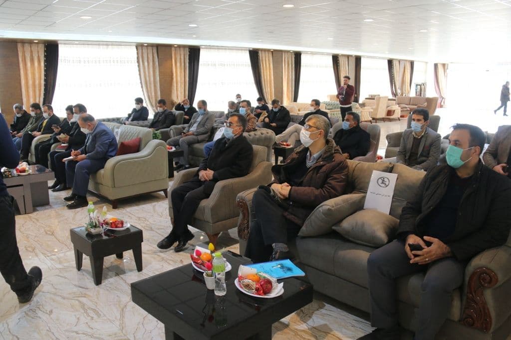 بررسی مسائل و مشکلات واحدهای تولیدی شهرک صنعتی در جلسه ای با حضور معاون وزیر صمت و مدیرعامل سازمان صنایع کوچک و شهرکهای صنعتی ایران، معاون هماهنگی امور اقتصادی استاندار آذربایجان غربی و فرماندار وی