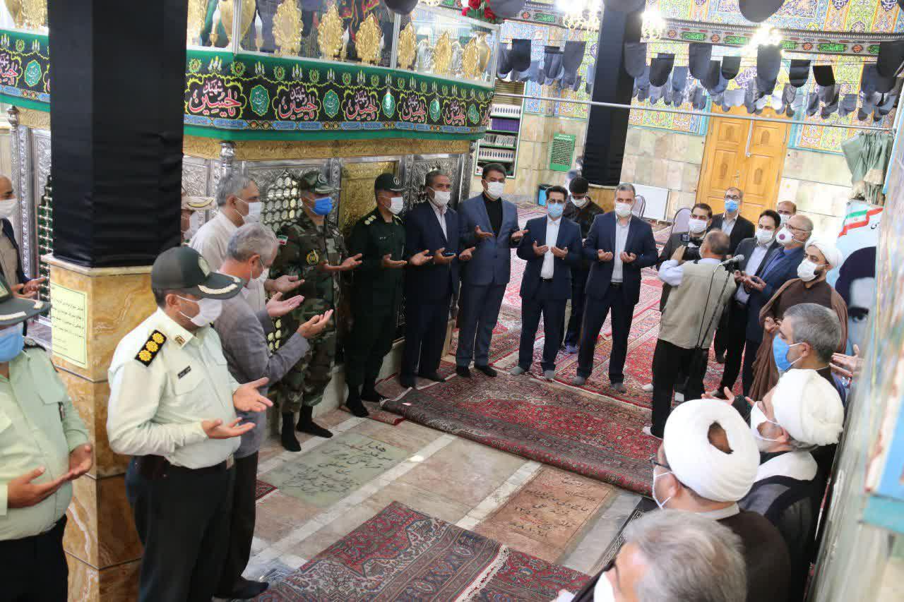 غبار روبی و عطر افشانی مزار شهداء بمناسب هفته دولت در شهرستان خوی