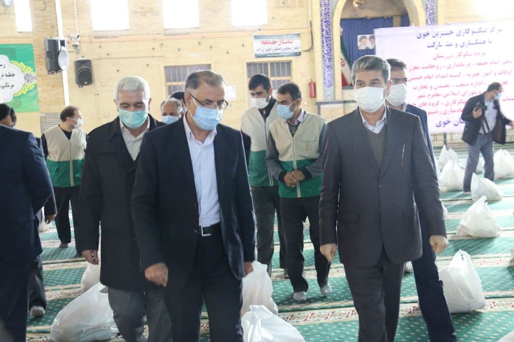 بازدید استاندار آذربایجان غربی از نحوه توزیع بسته های معیشتی در قالب طرح محله محور شهید سلیمانی در شهرستان خوی