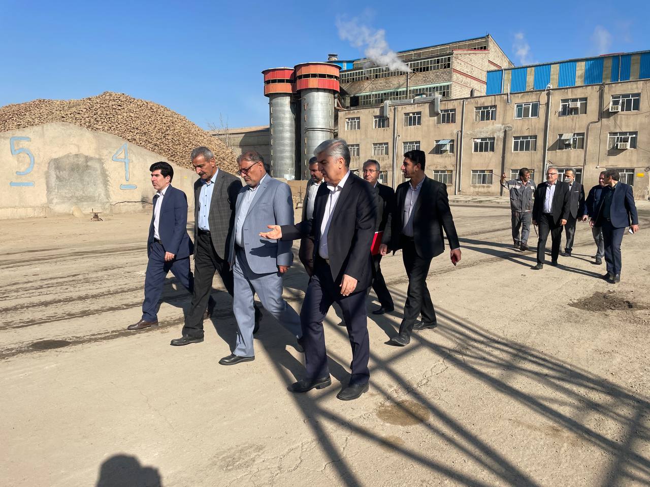 بازدید فرماندار ویژه شهرستان خوی از کارخانه قند خوی