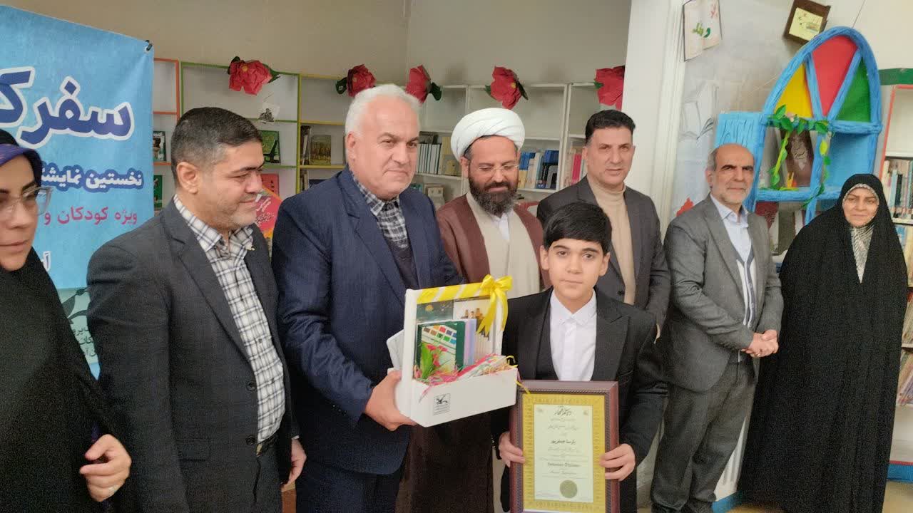 100 عنوان کتاب حسی و لمسی برای کودکان نابینا و کمبینا در خوی عرضه شد