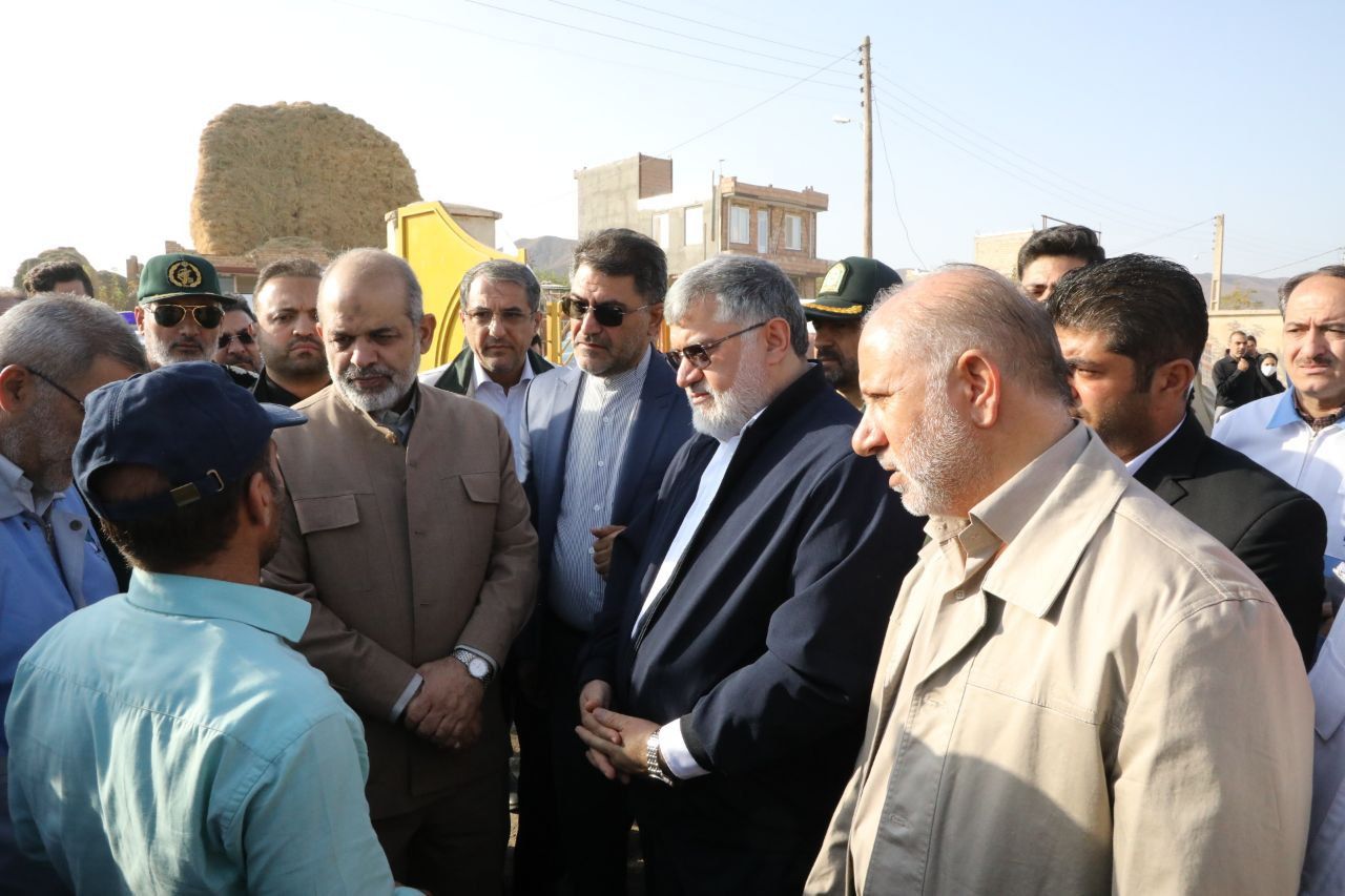 حضور وزیر کشور در مناطق زلزله زده شهرستان خوی