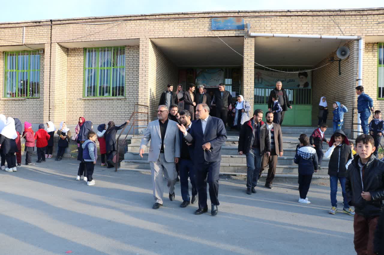 بازدید فرماندار خوی از مدرسه ابتدایی شهید مرادلو روستای پسک