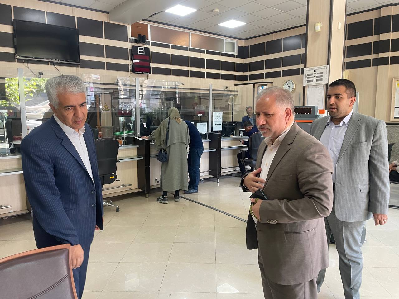 بازدید میدانی فرماندار از چند بانک در خوی
