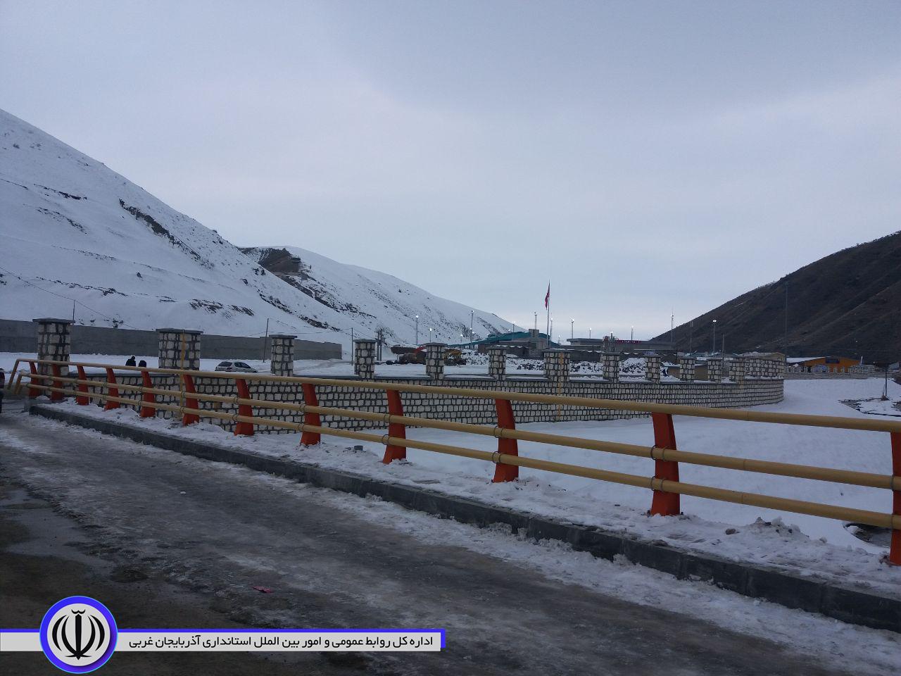 فاز دوم عملیات اجرایی پایانه رازی خوی با اعتبار ۲۲۰ میلیارد ریال با حضور معاون وزیر راه و شهرسازی کلنگ زنی شد