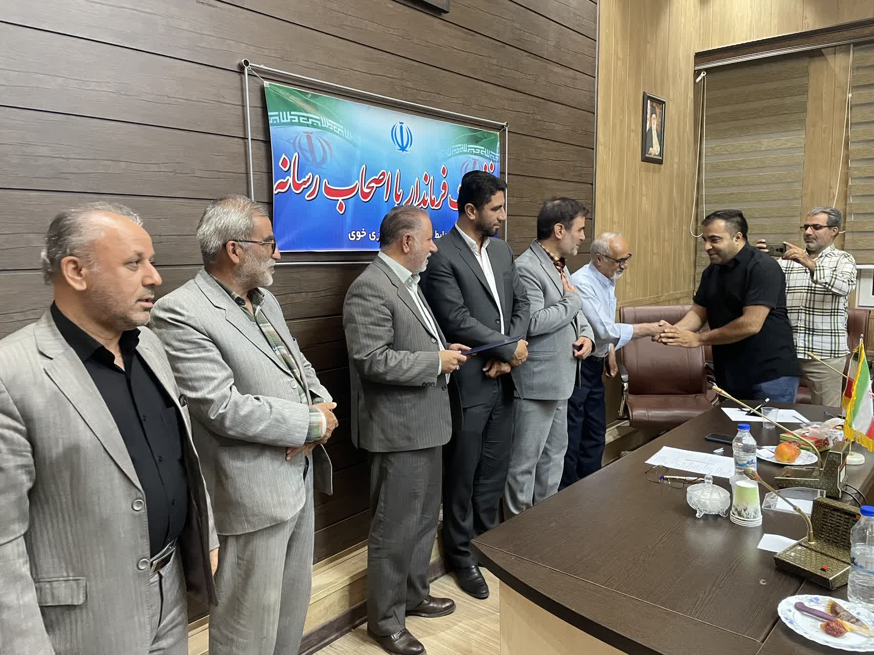 تجلیل از خبرنگاران و اصحاب رسانه خوی